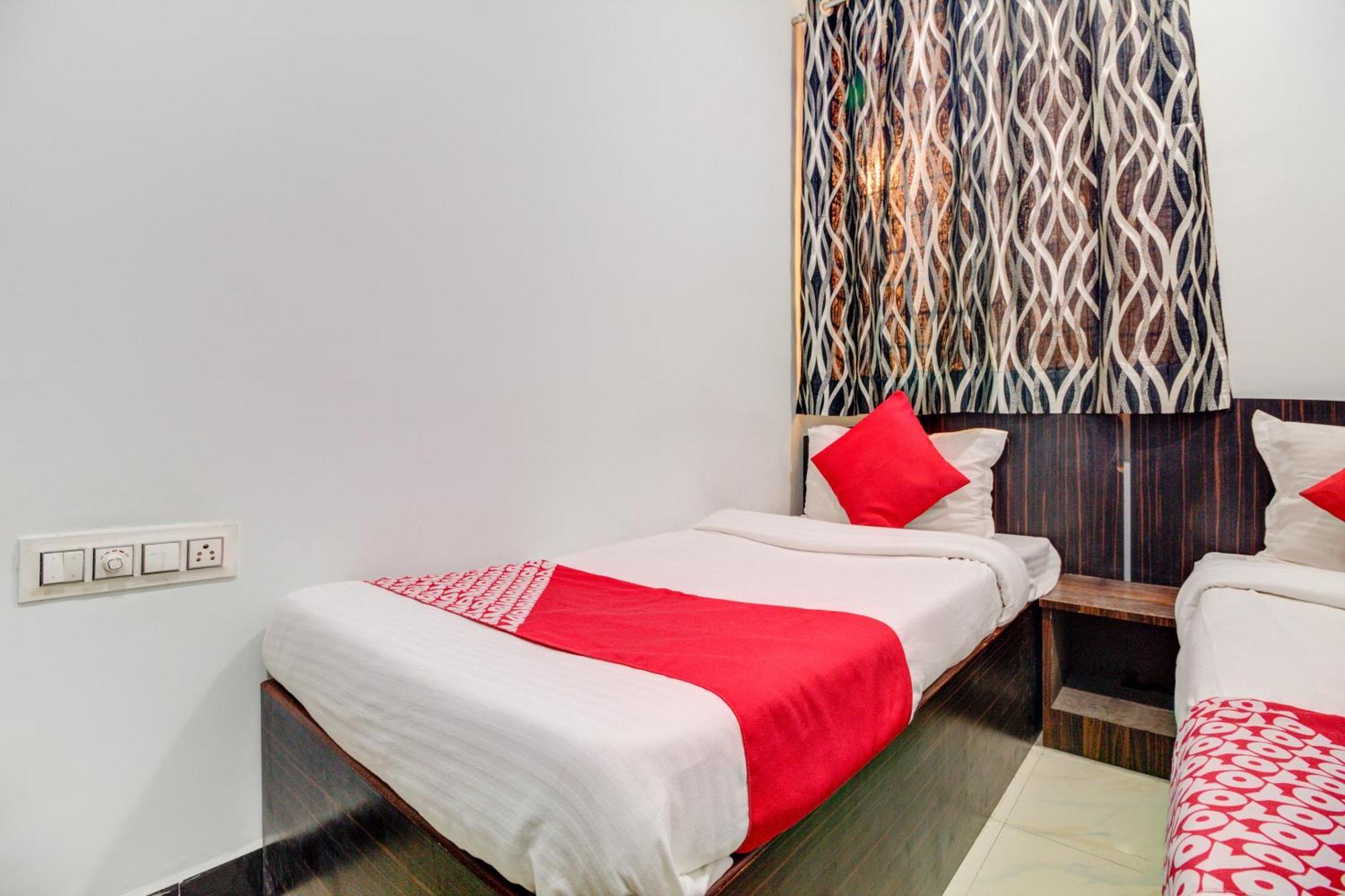 OYO 40902 Anjali Hotel Mumbai Bagian luar foto