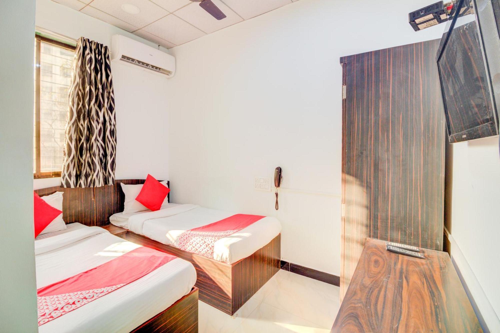 OYO 40902 Anjali Hotel Mumbai Bagian luar foto
