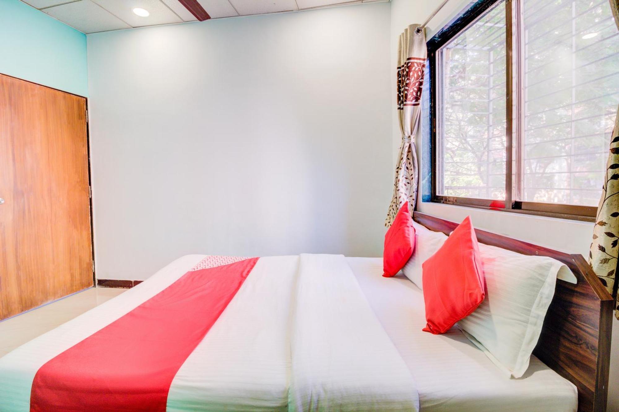 OYO 40902 Anjali Hotel Mumbai Bagian luar foto